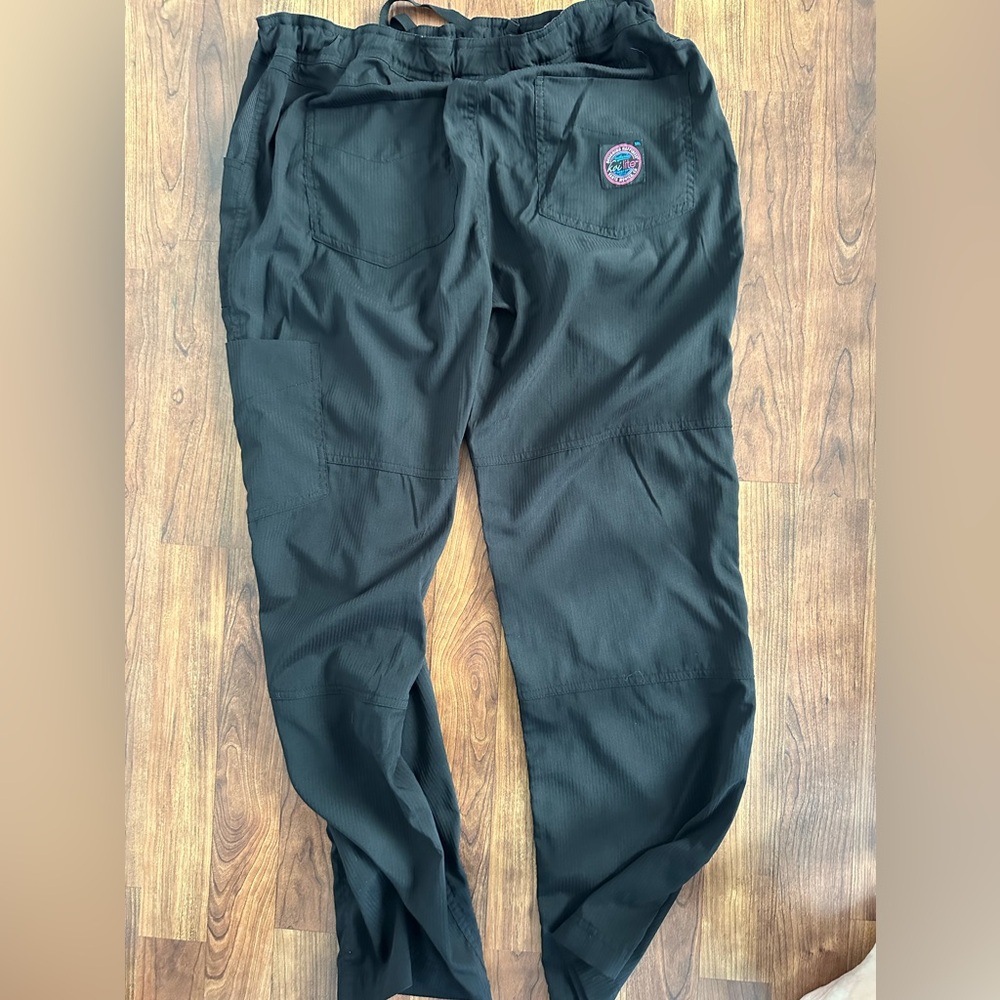 Koi lite women’s scrubs - black - medium petite